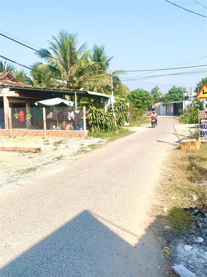 Em có một miếng mặt tiền đường nhựa 1tỷ 075tr, tại khu phố an hoàtrảng bàng!!
