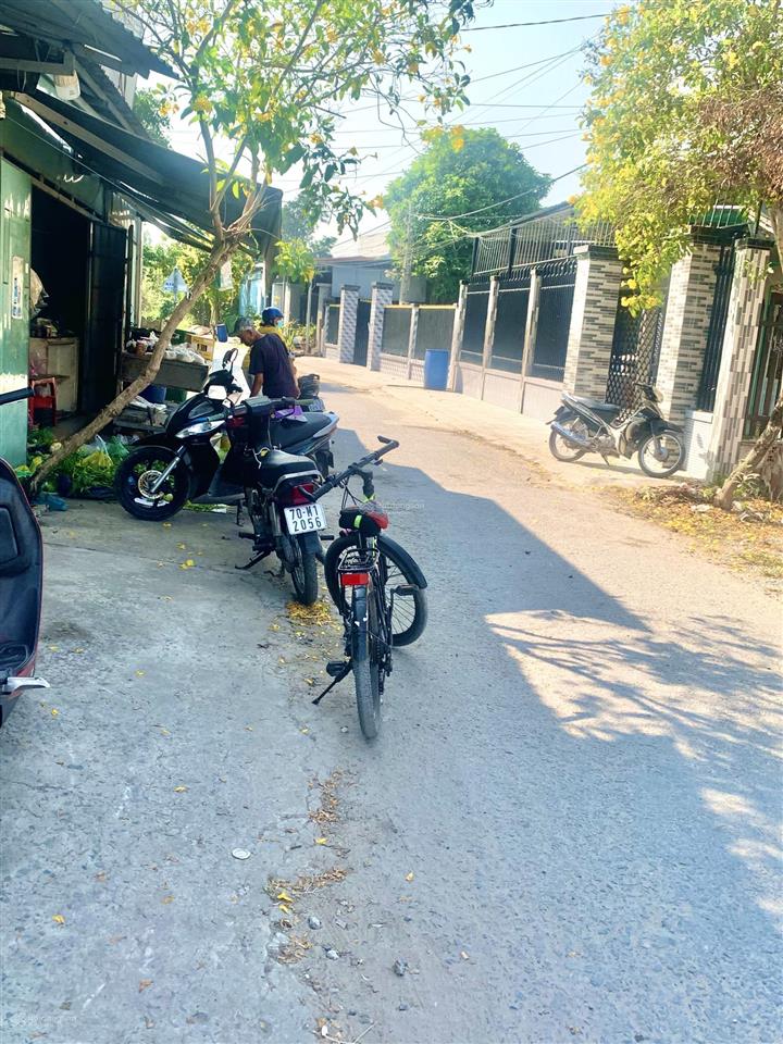 Em có một miếng mặt tiền đường nhựa 1tỷ 075tr, tại khu phố an hoàtrảng bàng!!