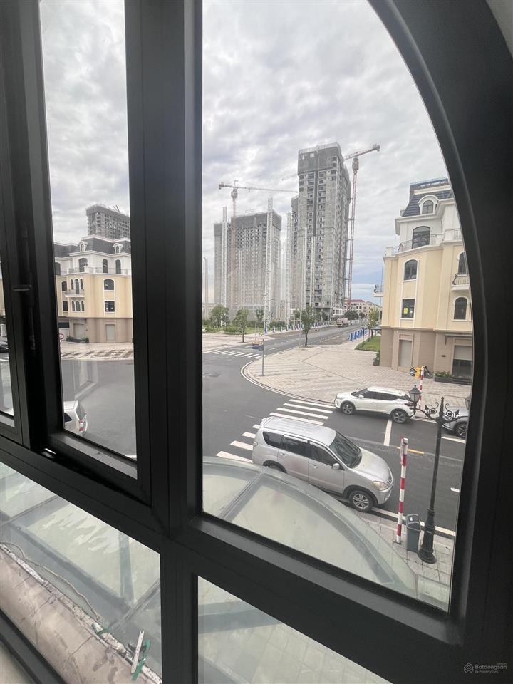 Cho thuê shophouse 3 mặt tiền view chung cư vin2 13tr/th
