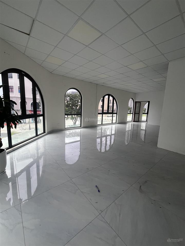 Cho thuê shophouse 3 mặt tiền view chung cư vin2 13tr/th
