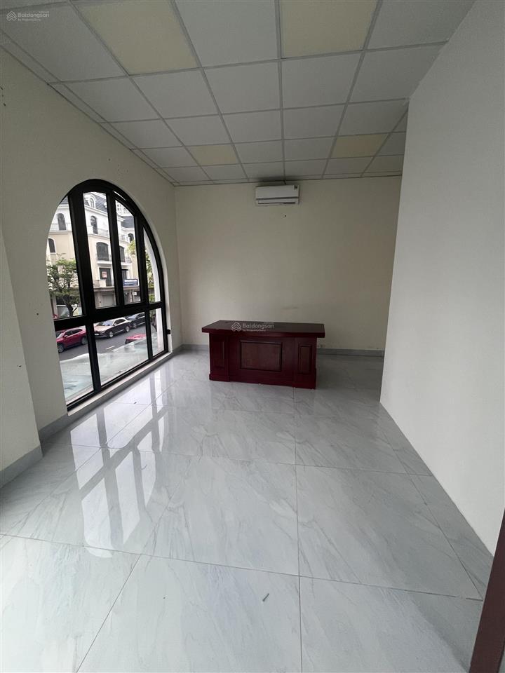 Cho thuê shophouse 3 mặt tiền view chung cư vin2 13tr/th