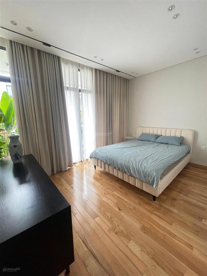 Cho thuê lk sân vườn phố biển nội thất xịn