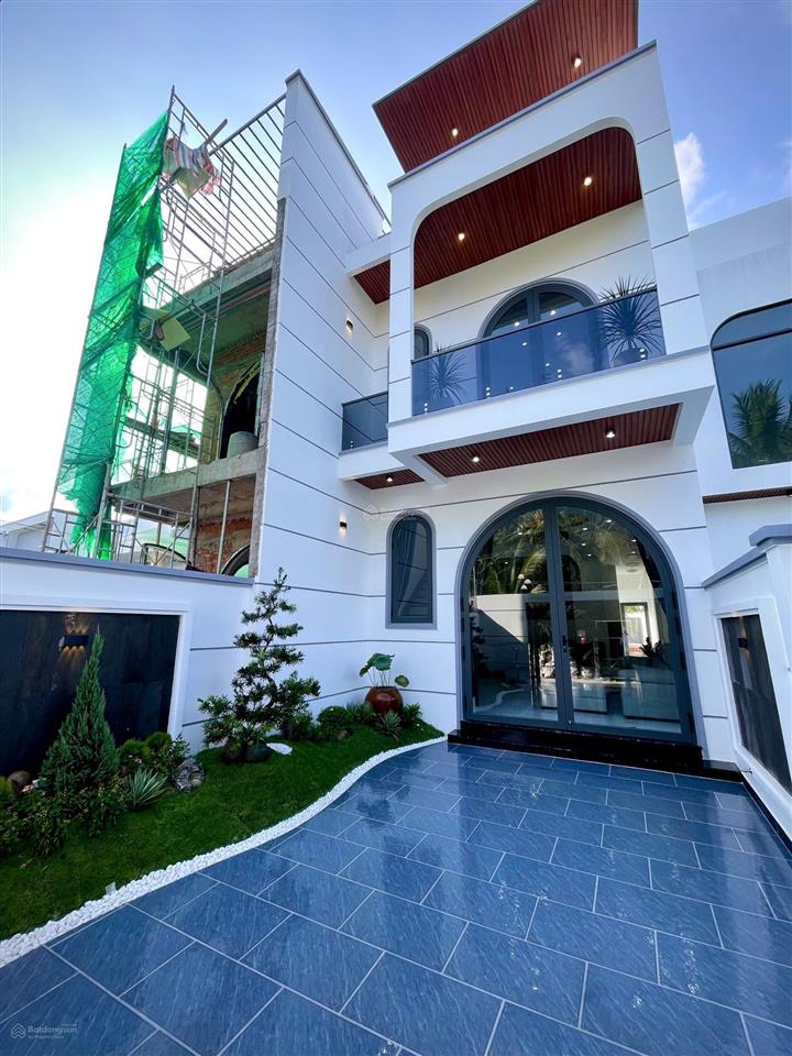 Nhà phố hiện đại full nội thất cao cấp