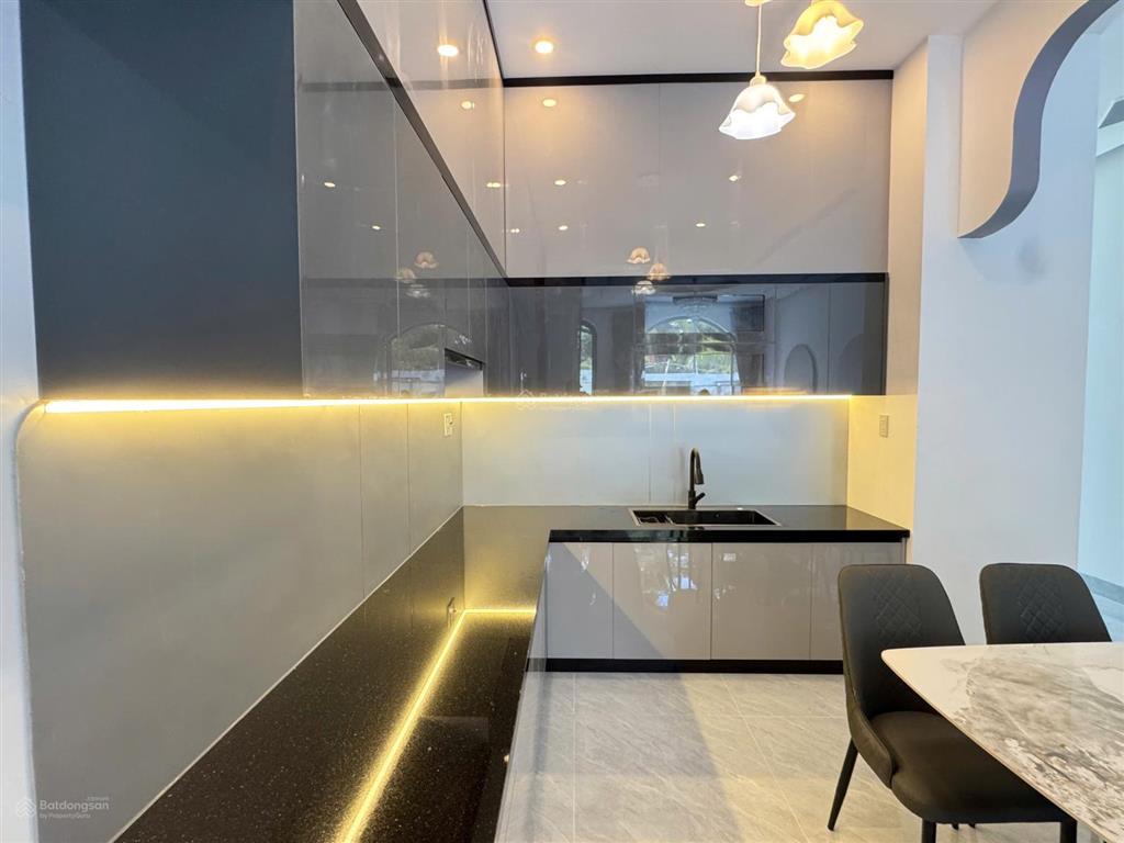 Nhà phố hiện đại full nội thất cao cấp