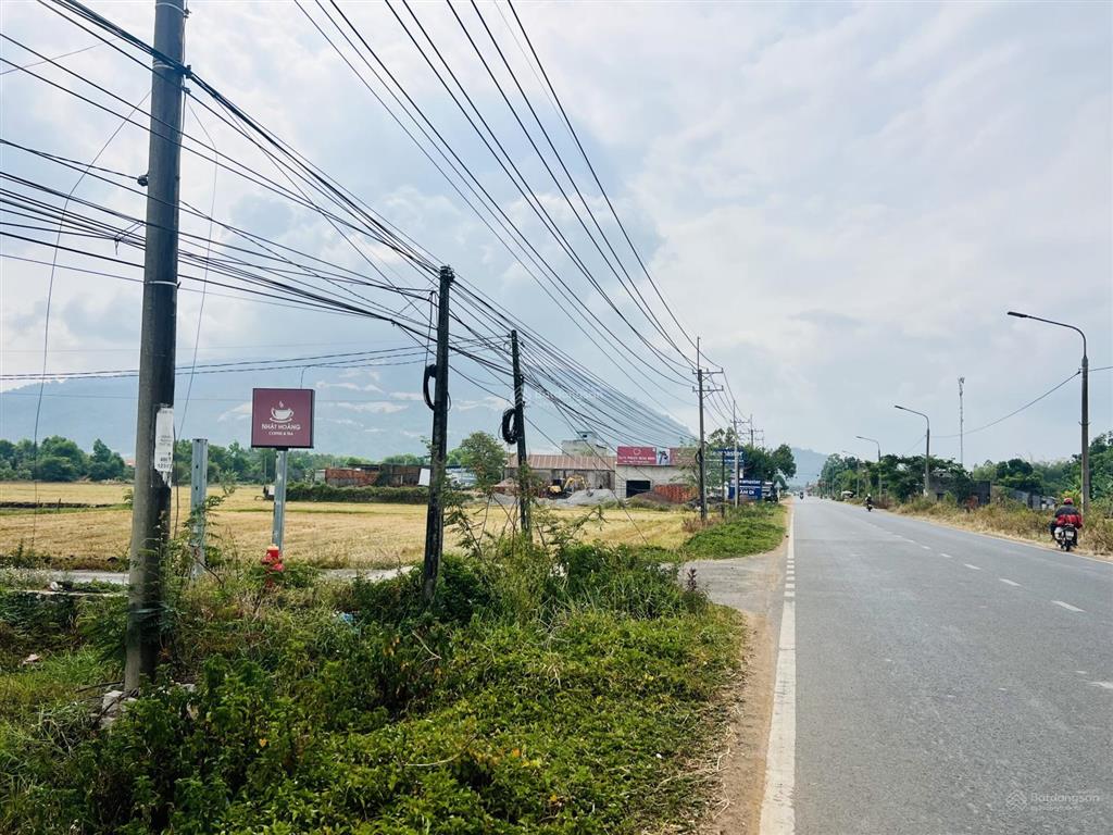 Đất mặt tiền đt 763, view đẹp. sổ hồng riêng