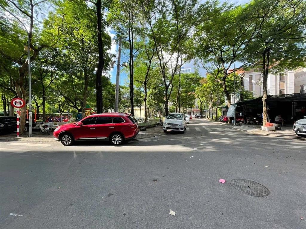 Bán đấtkhu biệt thựthọ tháphoàng quán chicông viên cầu giấy  dt = 258.2m2 lô góc, view đẹp