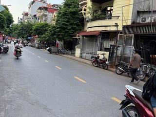 Tòa dòng tiền đội cấnba đình300m9tầng 52 căn hộoto tránh+ vỉa hè dthu 400tr/th