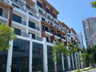 Bán nhanh townhouse mặt đường trần thị lý dự án sun cosmo