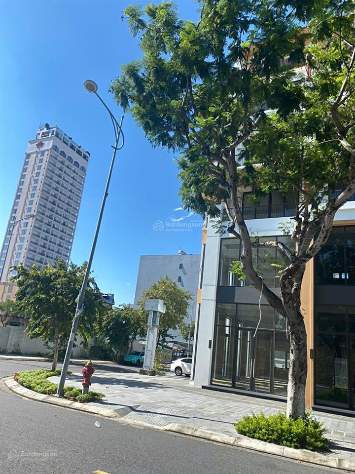 Townhouse căn góc hàng ngoại giao, bán ngang giá hợp đồng