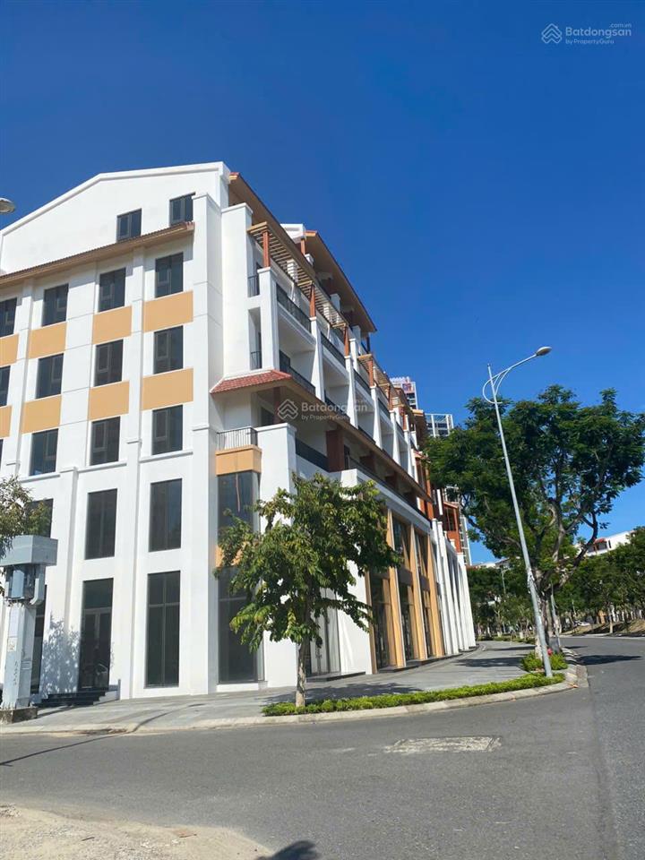 Townhouse căn góc hàng ngoại giao, bán ngang giá hợp đồng
