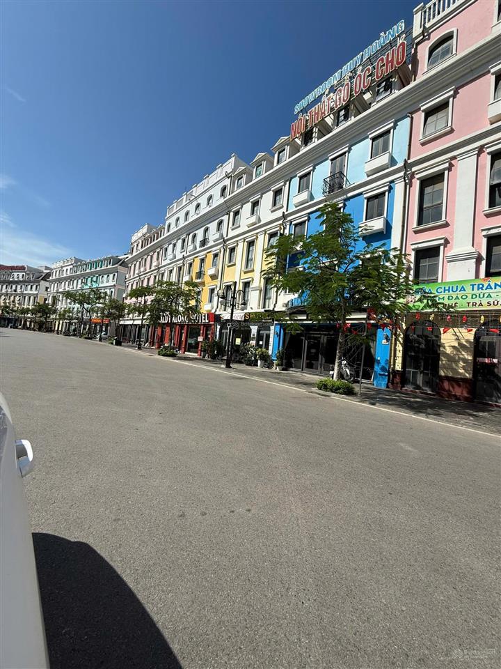 Bán căn shophouse khu 7 màu sun group hạ long chỉ 17 tỷ **