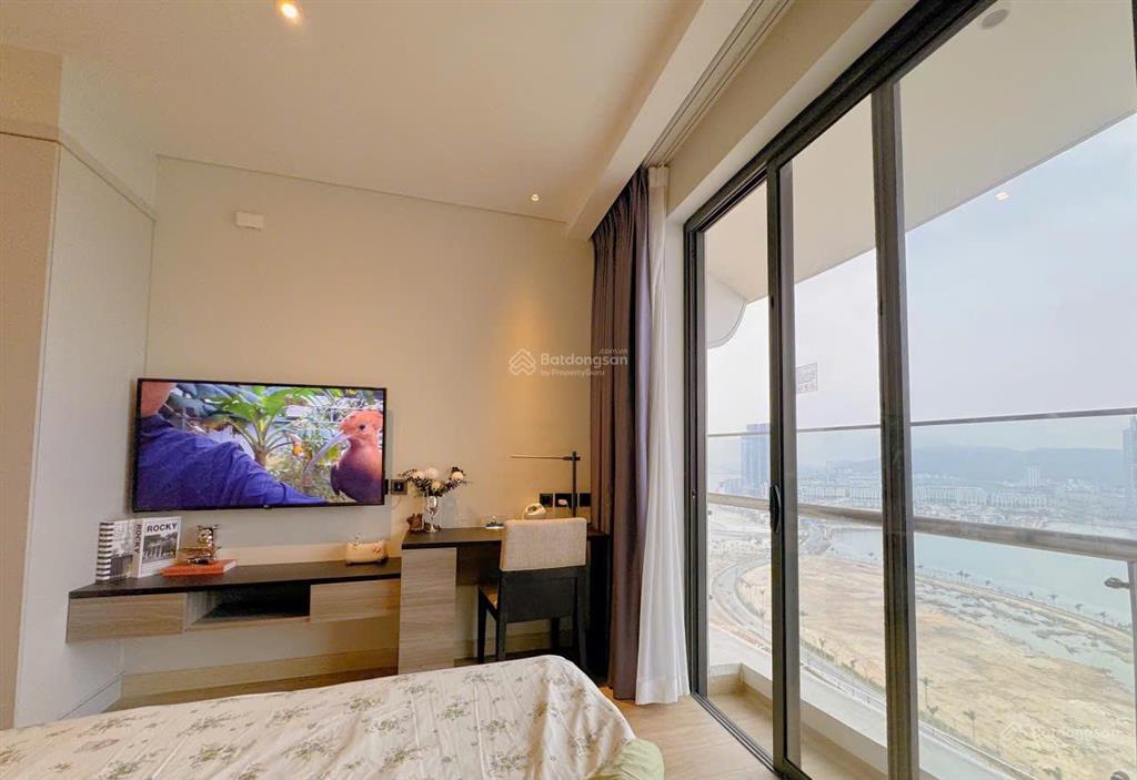 Bán nhanh căn hộ studio tòa citadines tầng cao, view hồ + thành phố, giá chỉ 1 tỷ 950