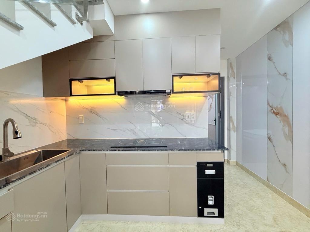 Xô viết nghệ tĩnh  bình thạnh  hẻm xe tải  nhà 3 tầng  50m2 (nở hậu)  chỉ 8,x tỉ, tl.