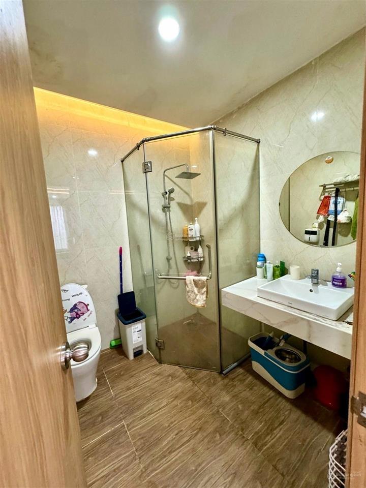 Nhà đẹp 5 tầng  nguyễn xí  bình thạnh  hẻm 2 xe tải  dt 42m2  chỉ 9.x tỉ, tl.