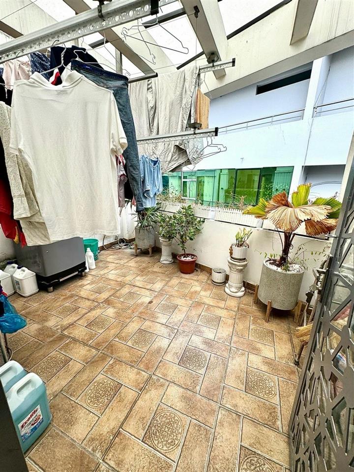 Nhà đẹp 5 tầng  nguyễn xí  bình thạnh  hẻm 2 xe tải  dt 42m2  chỉ 9.x tỉ, tl.