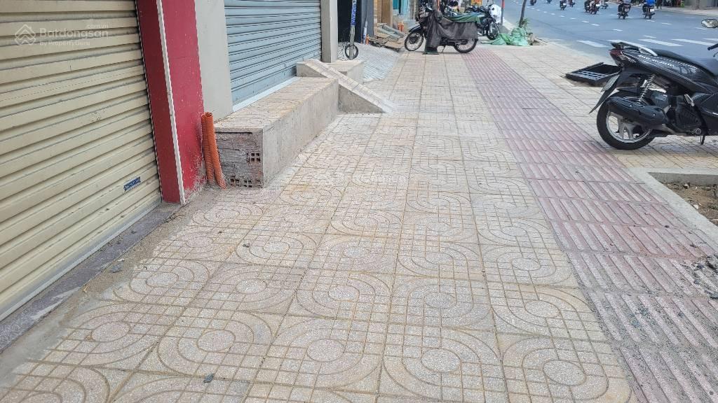 Mặt tiền kinh doanh  gần vòng xoay hàng xanh  bình thạnh  nhà 5 tầng  chỉ 6,x tỷ, tl.