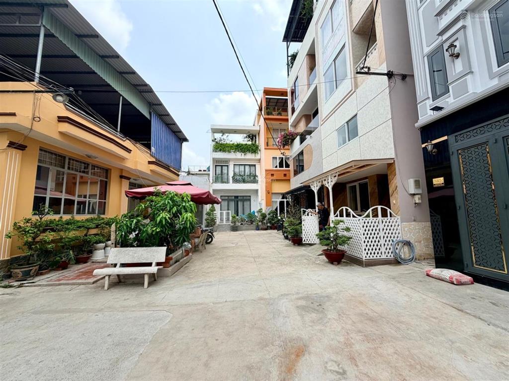 Siêu phẩm 5 tầng  lê quang định  xe hơi ngủ nhà, thang máy  dt 56m2  chỉ 13. xtỷ