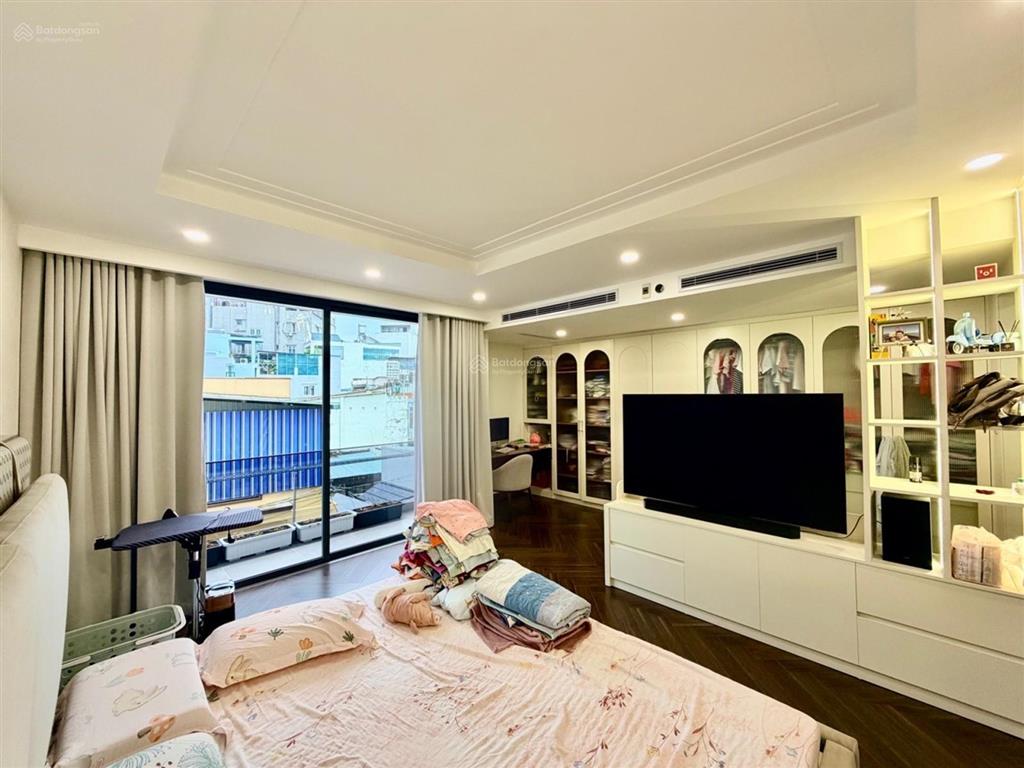 Siêu phẩm 5 tầng  lê quang định  xe hơi ngủ nhà, thang máy  dt 56m2  chỉ 13. xtỷ