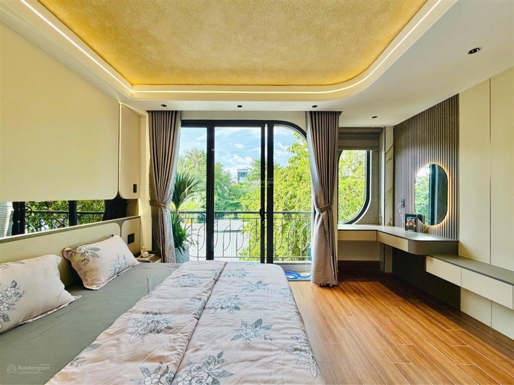 Gần làng đại học khu đường d  bình thạnh  hẻm xe tải  nhà 3 tầng  dt 52m2  chỉ 8.x tỉ.