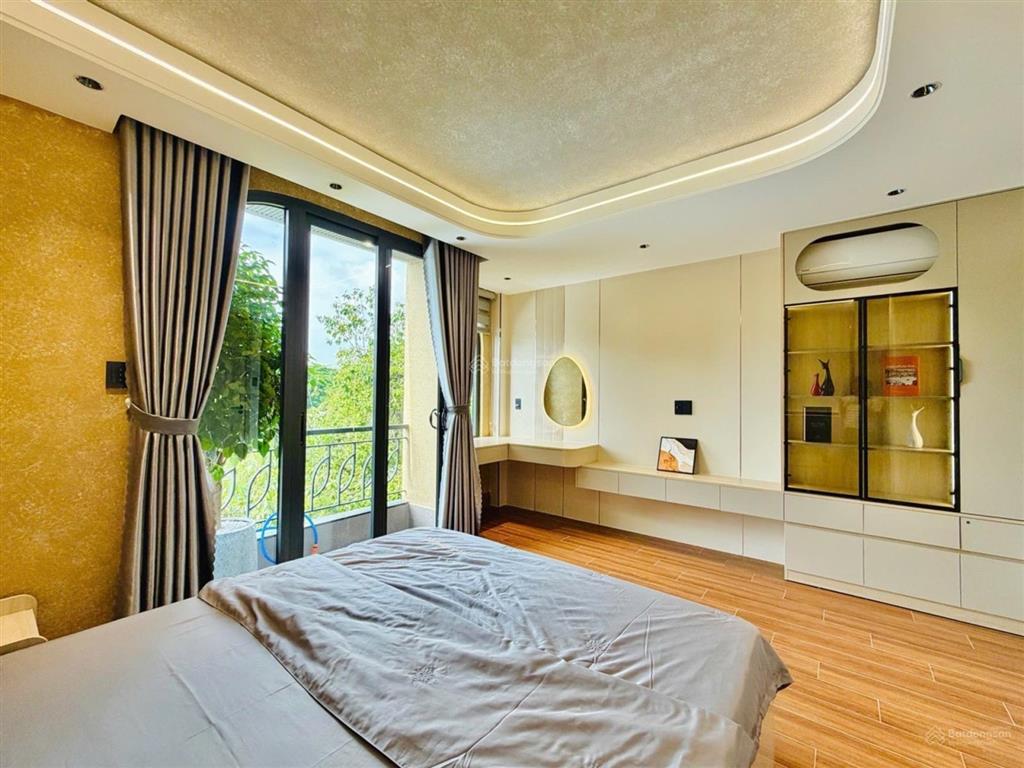 Gần làng đại học khu đường d  bình thạnh  hẻm xe tải  nhà 3 tầng  dt 52m2  chỉ 8.x tỉ.