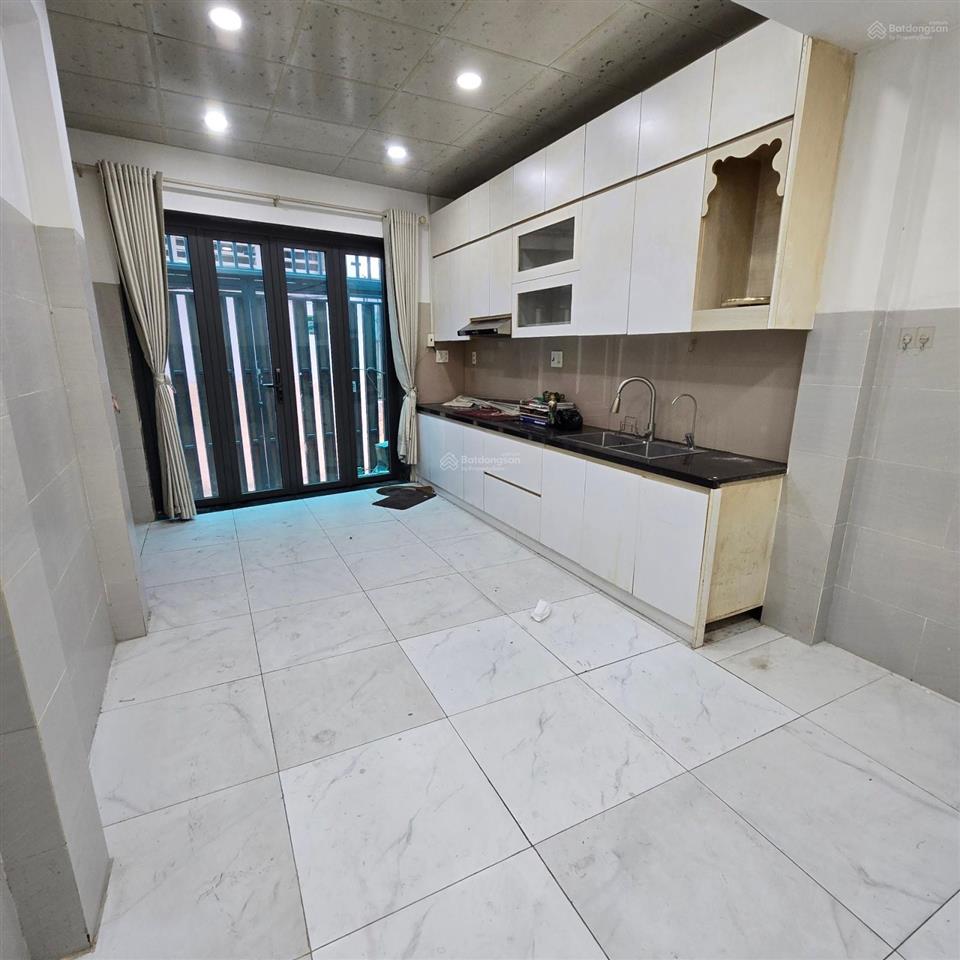 Cách 1 căn ra mặt tiền xvntbình thạnhnhà 4 tầng(thang máy)42 m2chỉ 7.x tỉ,tl.