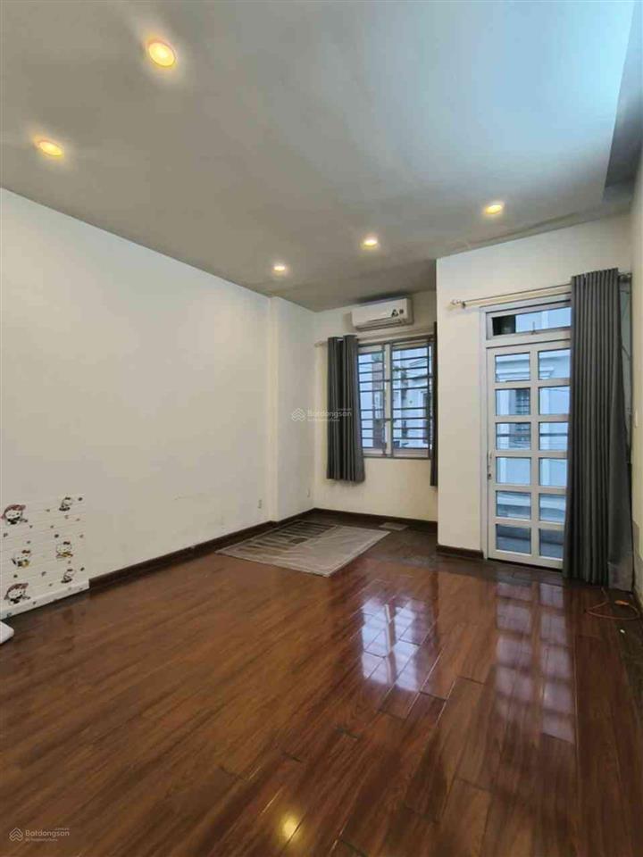 Nhỉnh 8.x tỷ nguyễn xí bình thạnh diện tích 50 m2 ngang 4 m xe hơi vào nhà tl chính chủ.