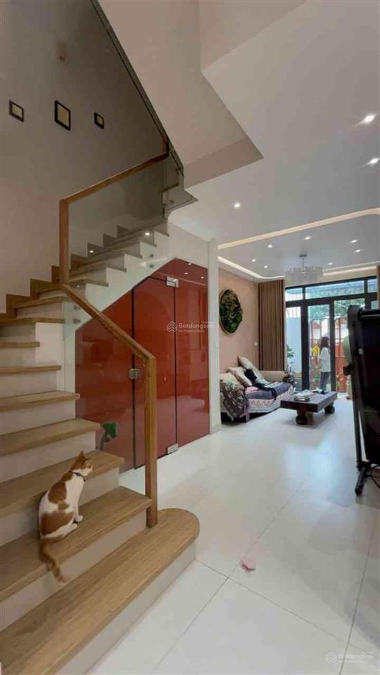 Nhỉnh 8.x tinhà đẹp 4 tầng  thích quảng đức  full nội thất cao cấp  50m2tlchính chủ.