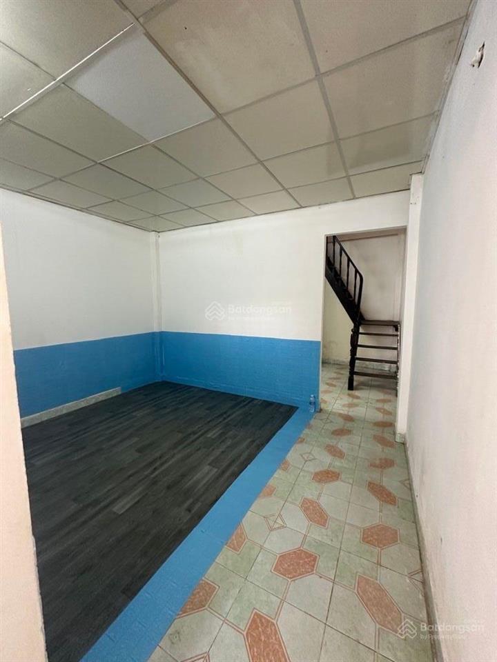 Bán nhà gần chợ tân hương tân phú 45m2  chỉ 4.xtỷ hẻm oto tới cổng  2tầng  tiện ở hoặc xây mới