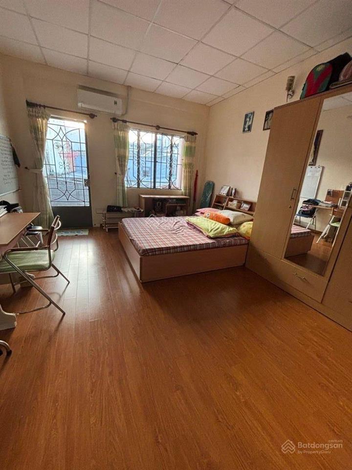 Bán nhà đẹp tân phú gần luỹ bán bích 3 tầng5.xtỷ4.3x10sổ vuông vức đồng bộ xung quanh.