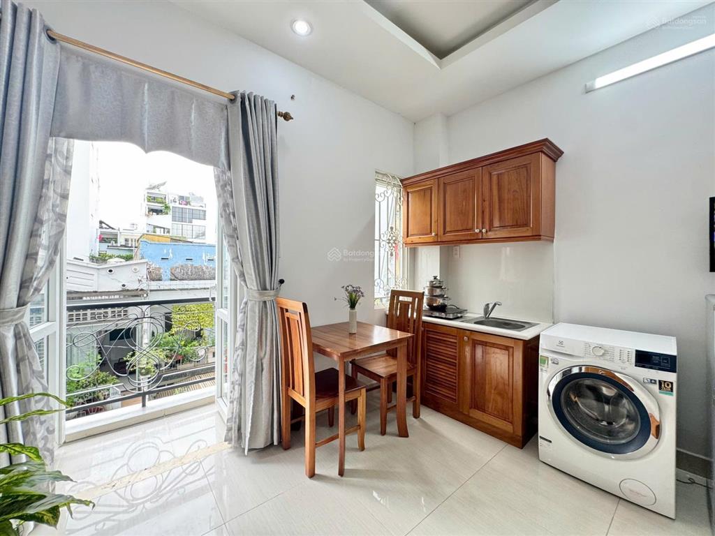 Căn hộ ban công siêu thoáng mát tòa nhà rộng lớn hẻm ô tô lê văn sỹ cạnh bờ kè trường sa