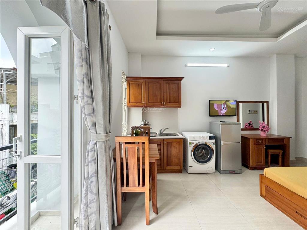 Căn hộ ban công siêu thoáng mát tòa nhà rộng lớn hẻm ô tô lê văn sỹ cạnh bờ kè trường sa