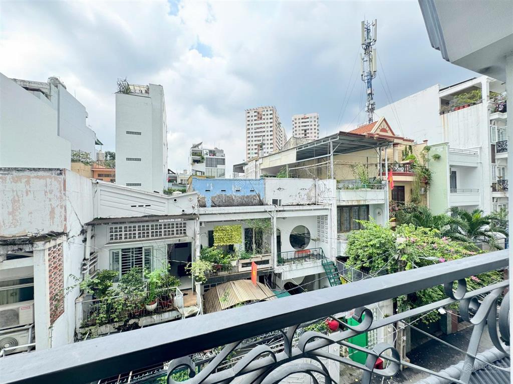 Căn hộ ban công siêu thoáng mát tòa nhà rộng lớn hẻm ô tô lê văn sỹ cạnh bờ kè trường sa