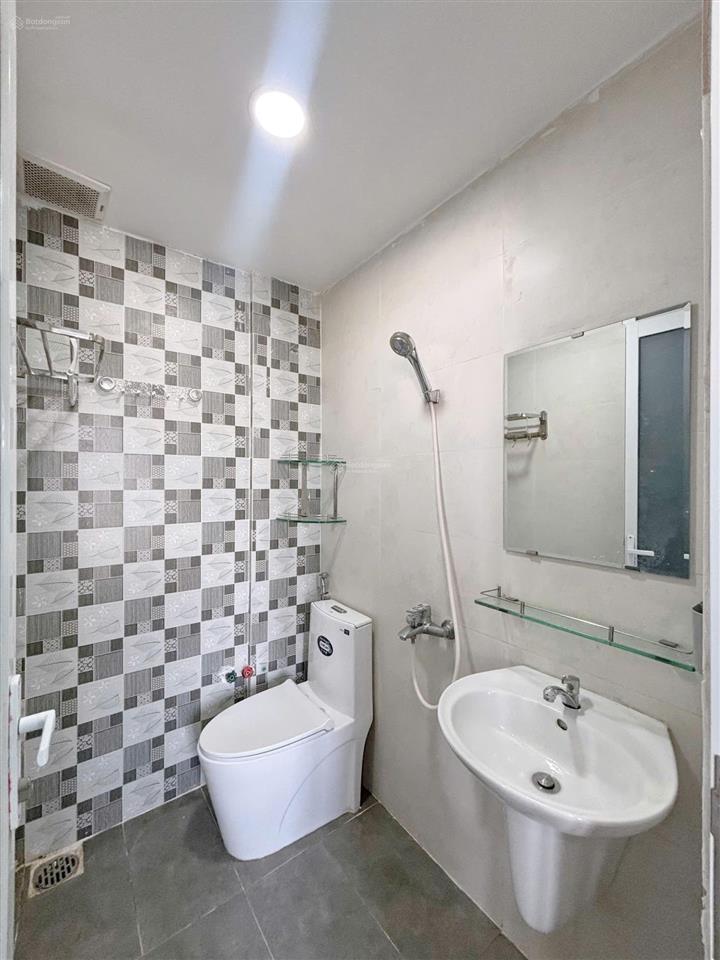 Studio ban công nội thất tone trắng xinh thoáng tại an dương vương ngay trường đh khoahọctựnhiên