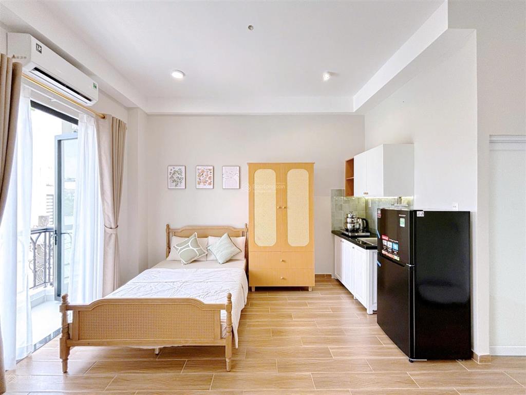 Nhà xây mới 100% studio ban công xinh thoáng mát tại lý thường kiệt gần đầm sen