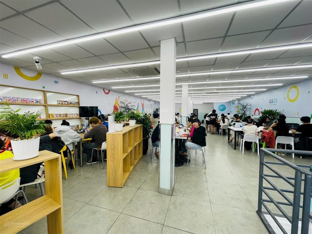 Cực đẹp.cho thuê mbkd phố đội cấn.diện tích 100m2 x 2 tầng,mặt tiền 10m,giá thuê 65tr/ tháng