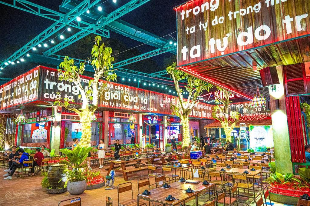 Chính chủ cho thuê nhà mặt phố nguyễn xuân khoát.diện tích 200m2 x 3 tầng,mặt tiền 25m,vỉa hè rộng