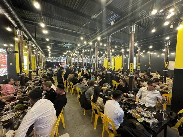 Siêu phẩm.cho thuê mbkd phố trung hoà.diện tích 500m2,mặt tiền 20m,giá chỉ 88tr/ tháng