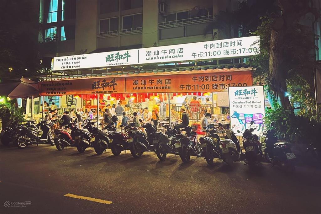 Cực đẹp. cho thuê mbkd phố nguyên hồng. diện tích 150m², mặt tiền lô góc 20m, giá 70 triệu/tháng.