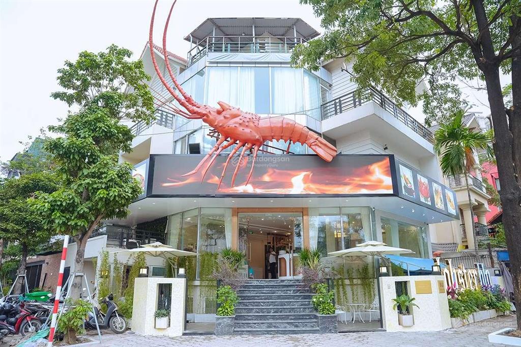 Chính chủ nhờ cho thuê mbkd phố nguyễn xuân khoát.diện tích 250m2 x 3 tầng,mt lô góc 20m,giá 90tr