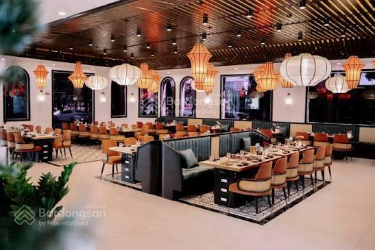 Chính chủ nhờ cho thuê mbkd phố nguyễn xuân khoát.diện tích 250m2 x 3 tầng,mt lô góc 20m,giá 90tr