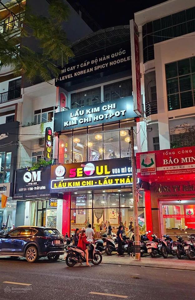 Siêu hot. cho thuê nhà mặt phố vũ phạm hàm. diện tích 100m2 x 3 tầng, mặt tiền 6m, giá 70tr/tháng