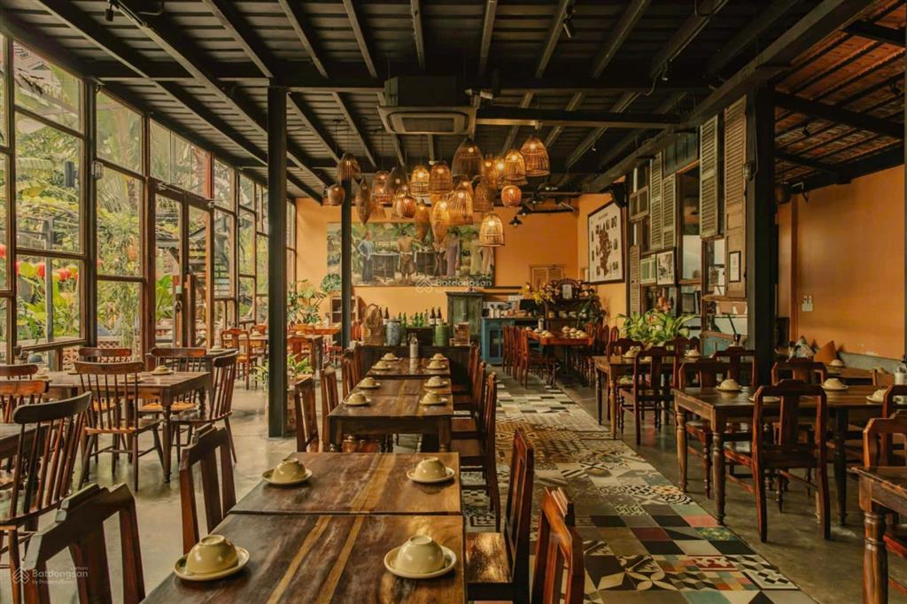 Siêu phẩm.cho thuê mbkd mặt phố nguyễn văn tuyết.diện tích 200m2 x 3 tầng,mặt tiền 9m,giá 80tr / th