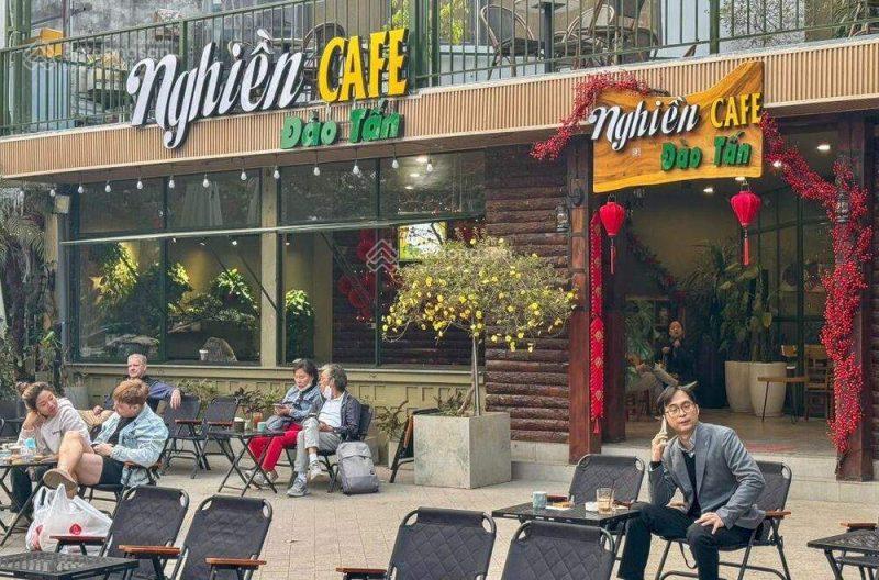 Còn trống hiếm có 1 căn đẹp phố linh lang  đào tấn. diện tích 80m2 x 4 tầng, mặt tiền 12m