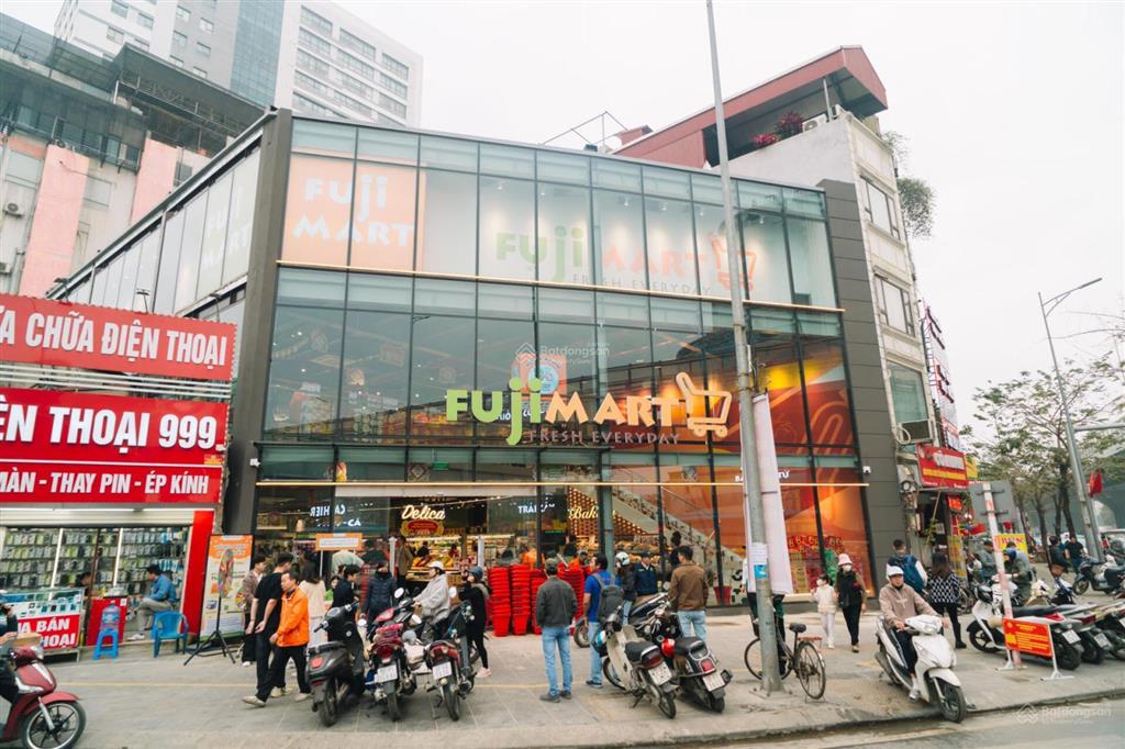 Siêu đẹp.cho thuê mbkd mặt phố lê văn lương.diện tích 250m2,mặt tiền 18m,vị trí gần 5 toà chung cư