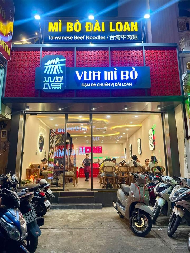 Hàng kín.cho thuê nhà mặt phố hoàng cầu.diện tích 100m2 x 3 tầng,mặt tiền 8m,giá chỉ 58tr/tháng