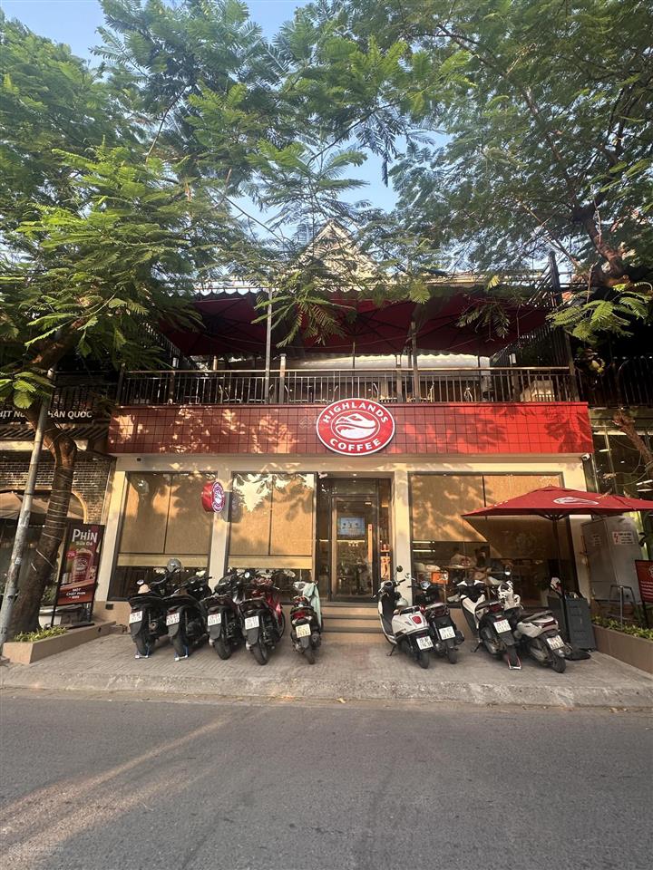 Siêu phẩm. cho thuê nhà mặt phố nguyễn xuân khoát. dt 400m2 x 4 tầng, mt 20m, giá 155tr/mọi mô hình