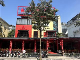 Siêu phẩm. cho thuê nhà mặt phố nguyễn xuân khoát. dt 400m2 x 4 tầng, mt 20m, giá 155tr/mọi mô hình