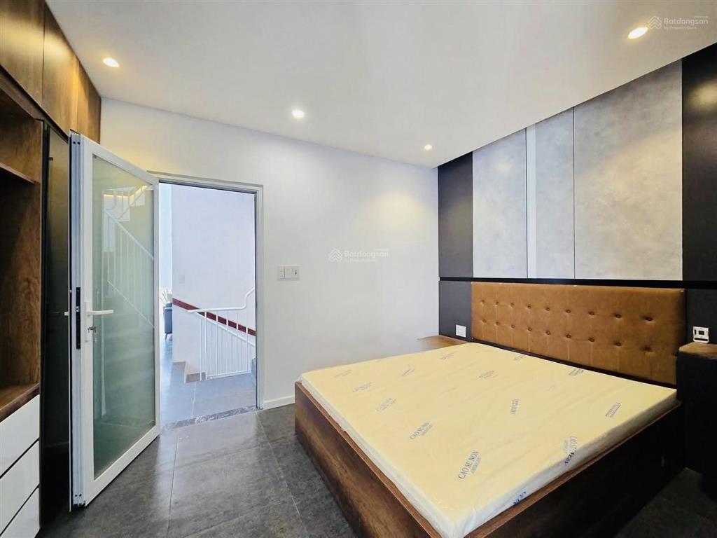 Nhà cực đẹp 3 tầng ngay góc, chỉ 30m ra tôn đức thắng, sát siêu thị go!