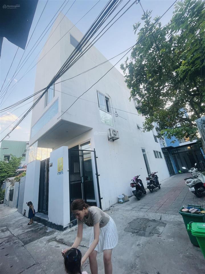 Nhà cực đẹp 3 tầng ngay góc, chỉ 30m ra tôn đức thắng, sát siêu thị go!