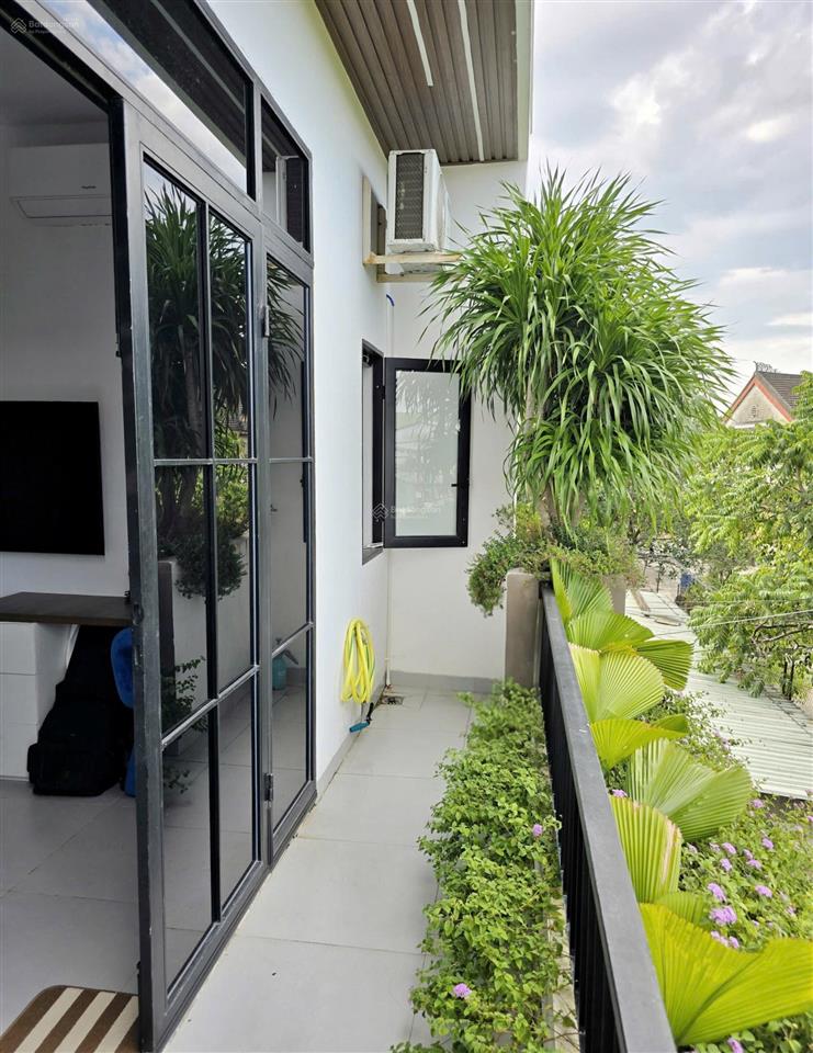 Nhà 3 tầng siêu siêu đẹp như resort, không gian xanh giữa lòng cẩm lệ, full nội thất cao cấp